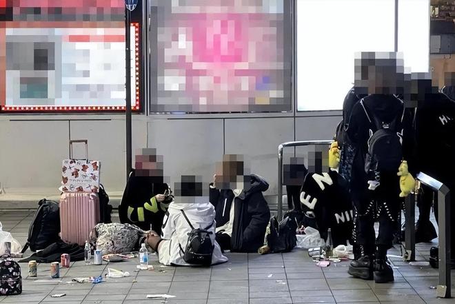歌舞伎町醉生梦死宁可下海拍片也不回家瓦力游戏app日本堕落的东横小孩：在(图13)
