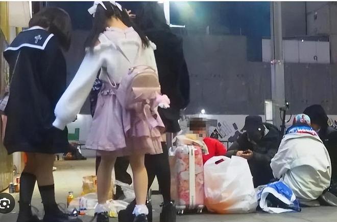 歌舞伎町醉生梦死宁可下海拍片也不回家瓦力游戏app日本堕落的东横小孩：在(图9)