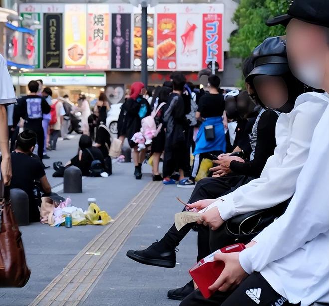 歌舞伎町醉生梦死宁可下海拍片也不回家瓦力游戏app日本堕落的东横小孩：在(图5)