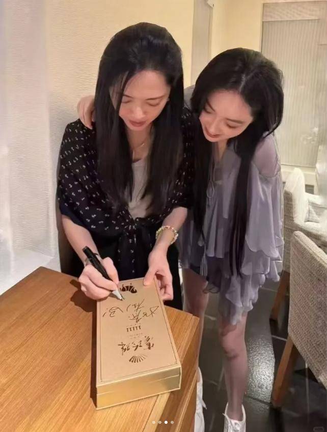 走路彪悍气场十足臀部下垂引热议瓦力娱乐棋牌姚晨回福建老家逛街(图2)
