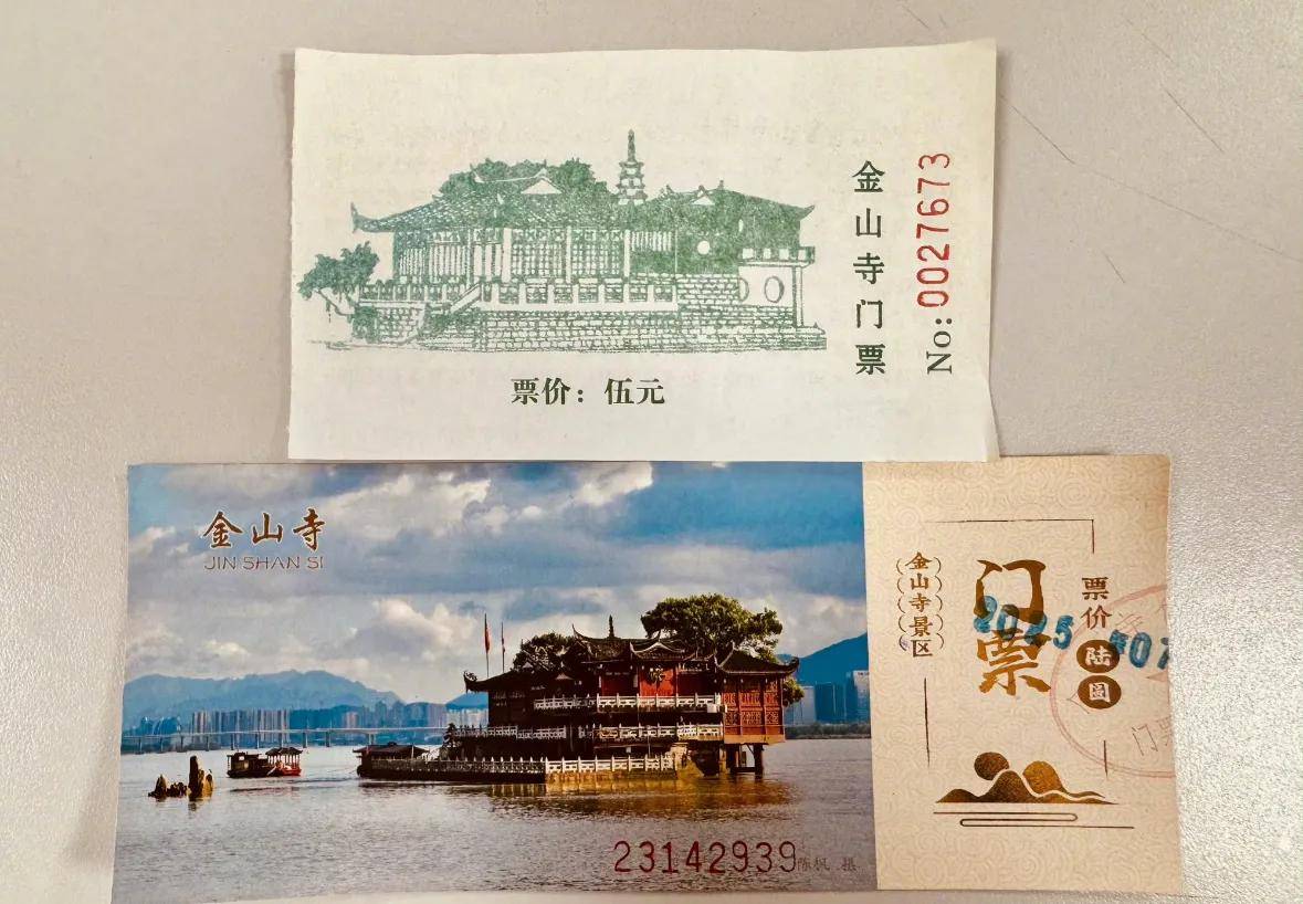 走路彪悍气场十足臀部下垂引热议瓦力娱乐棋牌姚晨回福建老家逛街(图10)