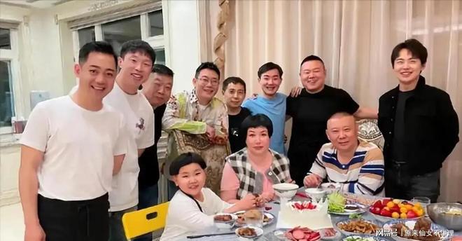 耳环留小辫依赖妈妈和郭麒麟差距太大瓦力娱乐棋牌郭汾阳出席郭德纲演出戴