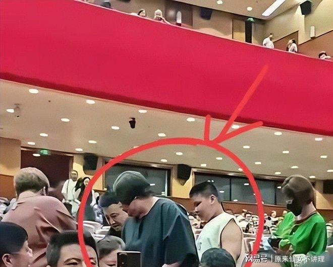耳环留小辫依赖妈妈和郭麒麟差距太大瓦力娱乐棋牌郭汾阳出席郭德纲演出戴(图14)