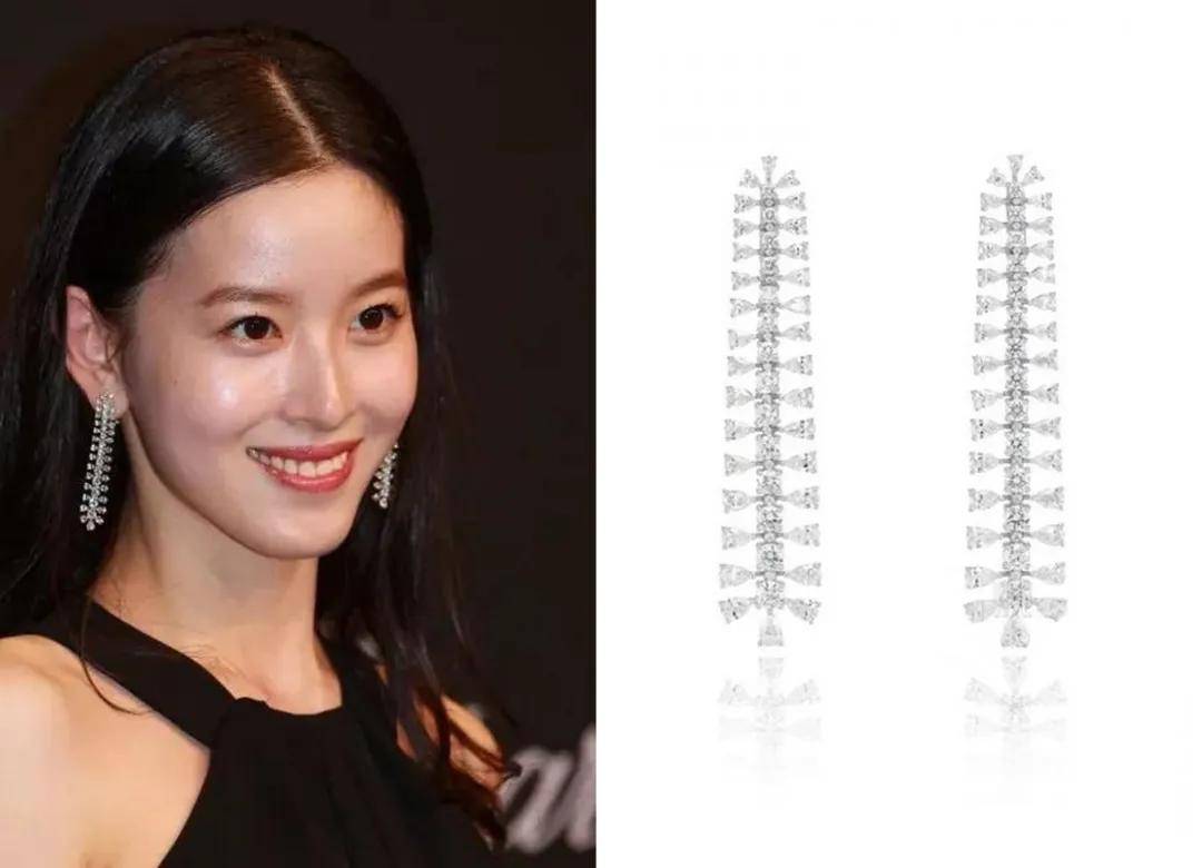 也爱穿“中产三宝”！“该省省该花花”瓦力游戏章泽天看展戴80万香奈儿耳环(图23)