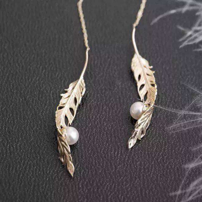 耳钉、耳线？戴对了漂亮不伤耳戴错了瓦力棋牌游戏你的耳朵适合戴耳环还是(图14)