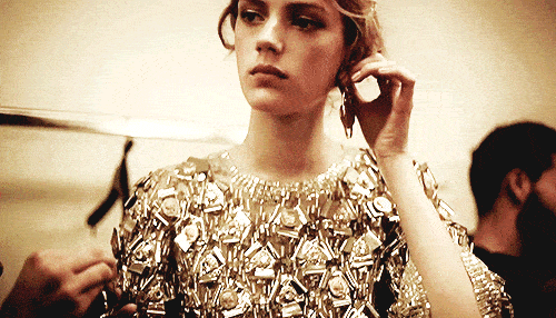 耳钉、耳线？戴对了漂亮不伤耳戴错了瓦力棋牌游戏你的耳朵适合戴耳环还是(图24)