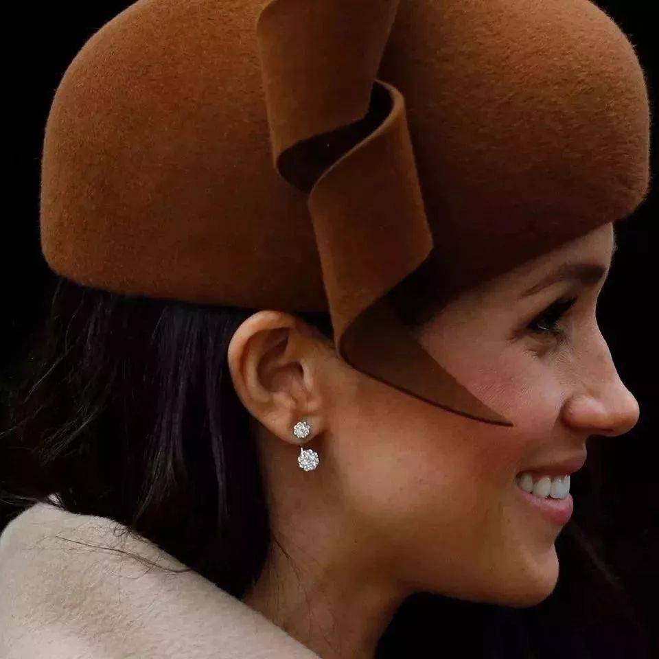 耳钉、耳线？戴对了漂亮不伤耳戴错了瓦力棋牌游戏你的耳朵适合戴耳环还是(图28)