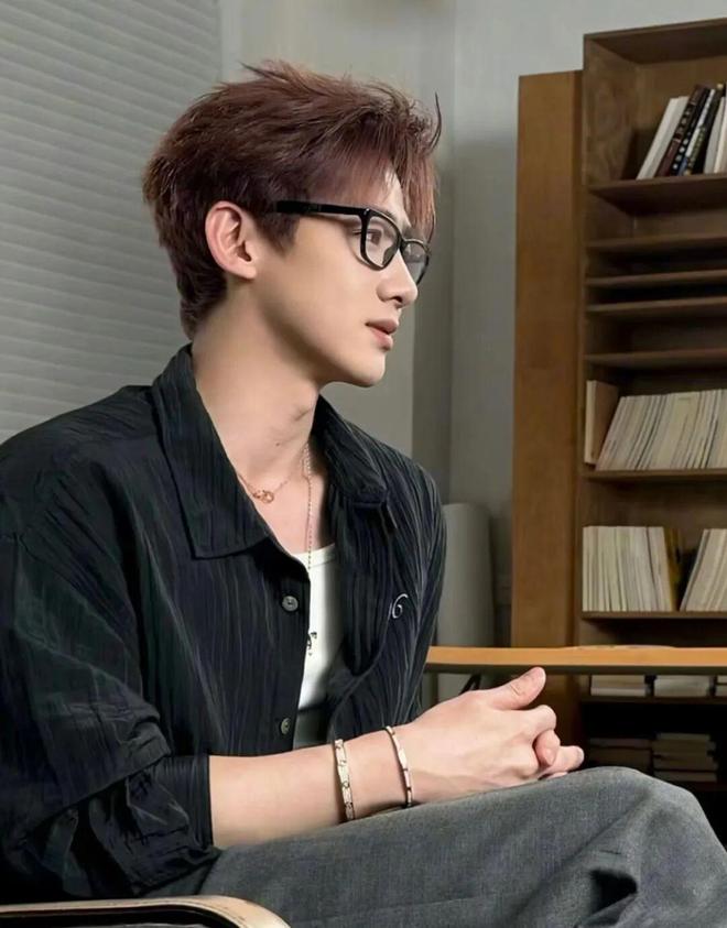 袭！重金属+基础款叠戴成为造型救赎瓦力游戏试玩“Cortis风”来(图9)