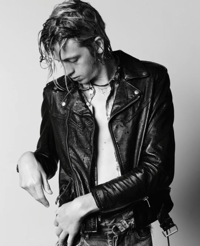 袭！重金属+基础款叠戴成为造型救赎瓦力游戏试玩“Cortis风”来(图8)