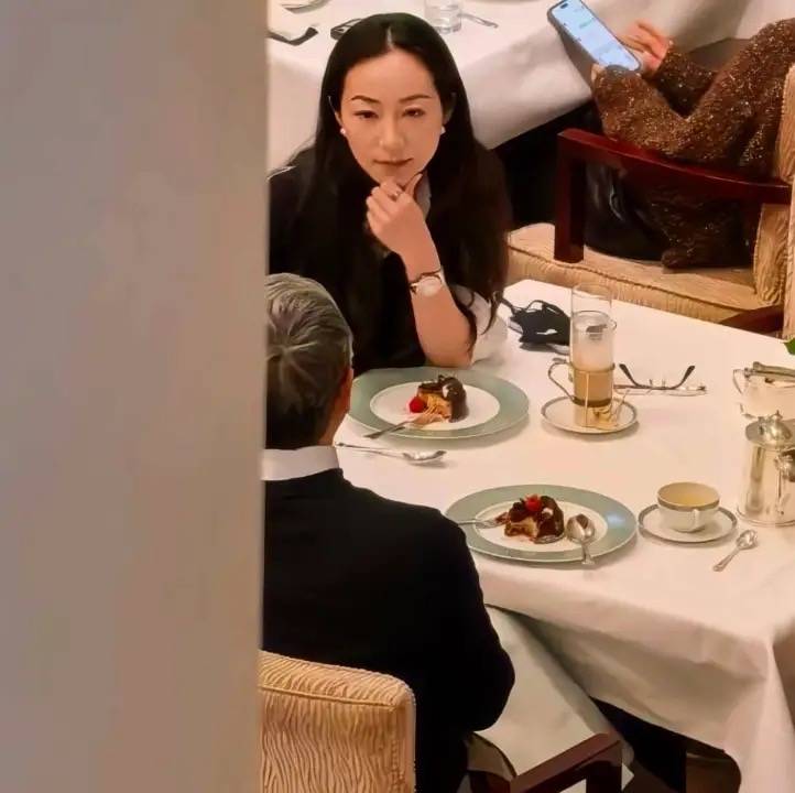 吊梢眼面相变凶和大佬聚餐人脉广不差钱瓦力棋牌游戏42岁韩雪大变样！薄嘴唇(图14)