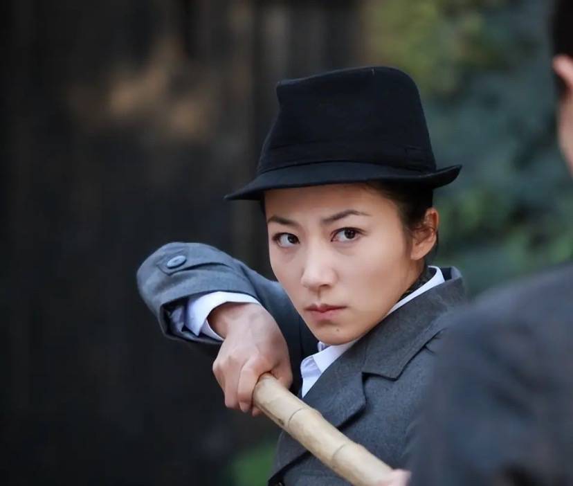 吊梢眼面相变凶和大佬聚餐人脉广不差钱瓦力棋牌游戏42岁韩雪大变样！薄嘴唇(图17)